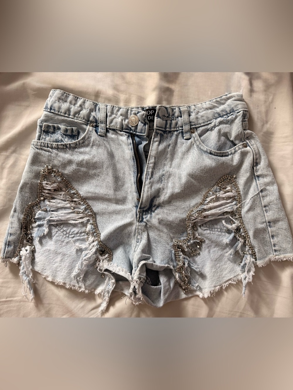 Women’s Embellished Festival Light Wash High-Waist Denim Shorts 28 (runs small)